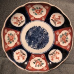 IMARI - Final  do séc. XIX / início do séc. XX. Excepcional medalhão de porcelana oriental, IMARI, Med. 24cm de diâmetro.