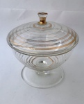 Magnífica compoteira/bomboniere em vidro dos anos 50, pintada a ouro. Med. 15x13cm