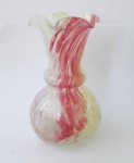 Lindíssimo vaso em vidro soprado nos tons vermelho, amarelo e branco. Anos 50. Med.13cm