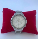 Lindo relógio feminino da marca Tommy Hilfiger. Pulseira em aço. (funcionando, faltando algumas pedrinhas) Original