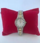 Belíssimo relógio feminino da marca FOSSIL, pulseira em aço prateado e dourado. (Funcionando, faltando algumas pedrinhas) Original