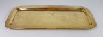 POTTERYBARN - Elegante e grande bandeja em latão dourado da grife Potterybarn. Med. 42 x 19 cm. CONHEÇA -------------->https://www.potterybarn.com/