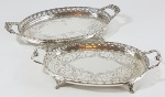 Duas antigas salvas contrastes do Séc.XIX em prata de lei, formato oval, fundo delicadamente cinzelado. Med. 20 x 12 e 23 x 13.5 cm. Peso: 434 g