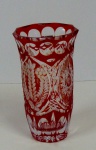Belíssimo vaso em cristal argentino São Carlos, rico em detalhes avermelhados 13x23cm