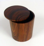 Porta mantimentos, em madeira nobre polida, com tampa 15x16cm da Eco Chic Design.