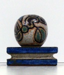 Brennand - Ojeto em cerâmica em forma de bola com pedestal 12x12cm