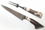 BELO CONJUNTO PARA CHURRASCO AÇO CARBONO PRATA E CHIFRE, LÂMINA EM AÇO FORJADO 5160 CUNHO JUAN GRANDE, LOMBO MOSQUEADO COM ÓTIMO FIO, CABO EM CHIFRE E FURNITURA DE PRATA