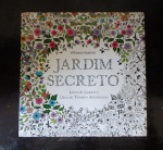 Livro Jardim Secreto de Johanna Basford.