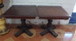 Par de mesa em madeira nobre de Canto estilo Renascença. Med. 48cm x 48cm x 48cm.