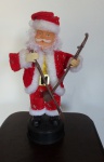 Boneco de Papai Noel instrumentista com 25cm de altura