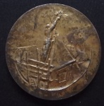 Medalha - Bronze - Anverso Em relevo Figuras e Casarios ao centro - Reverso Inscrição Societé Nationale Immobiliare. Daim 70mm