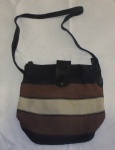 Bolsa feminina em tecido tricotado da Weise com fecho,  alça, parte interna e fundo em couro com divisórias internas.