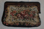 Antiga bolsa feminina déc. 60/70 elaborada em tecido floral.