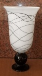 Espetacular Vaso de murano  branco leitoso com frisos de chocolate. alt. 50 cm