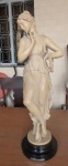 Dançarina, segundo original de Canova, estatueta de resina representando jovem com coroa de flores. Alt. 70cm