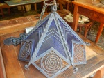 Grande luminária de teto em ferro decorado. med.: 40 x50 cm