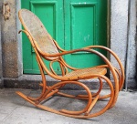 Cadeira de balanço em madeira (desgastes de uso)
