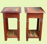 Par de mesas auxiliares em madeira com dois estágios e vestígios de policromia.  Med: 70 x40 cm