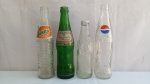 Lote Composto de 4 Garrafas Colecionáveis: FANTA, PEPSI, SUKITA e GUARANÁ ANTARCTICA; aprox. 24 x 6cm, garrafas em vidro, vazias, com marcas do tempo