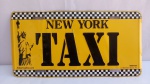 Placa Decorativa TAXI, New York, U.S.A. 1992, Alto Relevo; aprox. 30 x 15cm, segue conforme fotos, marcas do tempo