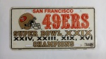 Placa Decorativa Oficial 1995, SUPER BOWL San Francisco 49ERS "Time Profissional Futebol Americano California", executado em metal, alto relevo; aprox. 30 x 15cm, marcas do tempo, segue conforme apresentado nas fotos