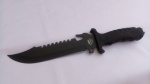 Faca Caça "Estilo Rambo", Lâmina Negra, c/ Bainha Nylon preta; aprox. 32 x 3,5cm (lâmina 19 x 4cm), conservada