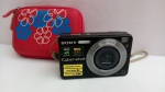Câmera Fotográica Digital SONY, Modelo DSC-W110, câmera conservada, acompanha case tonalidade rosa, aprox. 9 x 5,5 x 2cm, sem testes
