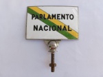 Badge Parlamento Nacional "Identificação Veículos", Antigo e Original, Ágata/Porcelana; aprox. 12 x 10cm, com marcas do tempo, conforme fotos