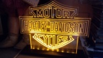 Luminoso Mesa Promocional HARLEY DAVIDSON, funcionando (c/ fonte); aprox. 21 x 16cm