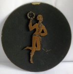 Aplique Parede Decorativo Retratando Figura em latão de Dançarino, Assinatura Israel, alto relevo; aprox. 19,5cm, conforme fotos