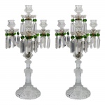 Par de raros candelabros em cristal Baccarat com pedras verdes para 4 velas. França, Séc. XIX. 50 cm de altura.