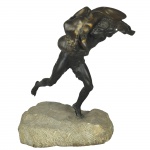 Escultura de bronze representandoo Rapto das Sabinas, com base depedra. Reproduzido no livro Art Decoand Other Figures por Bryan Catley.Assinada. 45 x 40 cm. Assinada. 45 x40 cm.
