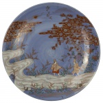 Medalhão em porcelana policromada Imari. Japão, Meiji, princípio do Séc. XIX. 46 cm de diâmetro. Em perfeito estado.