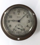Relógio de Navio Zenith, movimento manual, caixa de  80 mm de diâmetro, década de 50, com reserva de marcha não ativada, mecanismo para acionamento da corda e câmbio de horas pelo aro externo, com indicação de segundos, mostrador original, máquina revisada com execelente funcionamento