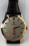 Relógio Universal Genève, caixa de 29 mm de diâmetro em ouro 18 K, original, movimento a corda, década 60, mostrador original, perfil fino, em perfeito estado de conservação e funcionamento