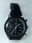 Relógio Omega Speedmaster, Cronômetro, automático, mostrador preto, original, caixa de 37 mm de diâmetro em aço inox, pulseira de couro crocodilo, como novo, em perfeito estado de conservação e funcionamento
