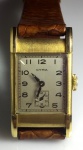 Lady Vintage – Relógio Cyma de pulso, caixa de 20 X 30 mm folheada a ouro, caixa retangular, mecanismo a corda, em perfeito estado e funcionamento, pulseira de crocodilo, década de 60