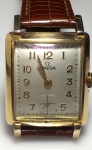 Lady Vintage – Relógio Omega, mecanismo a corda, caixa retangular folheada a ouro de 25 X 28 mm, em perfeito estado, década de 60