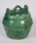 Recipiente para acondicionar líquidos, na forma de Bule , de cerâmica revestida por "glazed" monocromático na cor verde.  Medidas: Altura 21 x Diâmetro 16 cm. Nota: Marcas de uso.