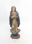Imagem Nossa Senhora  entalhado em madeira com olhos de vidro. Medida 24 cm de altura