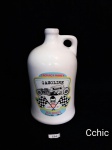 Garrafa em porcelana branca da cachaça Honey Gasoline de Caçapava - SP. Garrafa Vazia. Capacidade de 700ml. Medida: 19cm de altura.