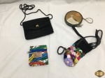 Lote de 3 bolsas, sendo porta moedas, bolsa tiracolo e porta garrafa