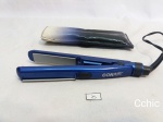 Chapinha na cor azul para cabelos marca Conair. Medida: 16cm de comprimento. 110V. Funcionando.