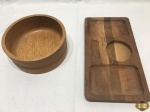 Lote composto de bowl e bandeja com divisões em madeira. Medindo a bandeja 30,5cm x 16cm.