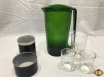 Lote diverso, composto de copos em vidro, 2 potiches e jarra verde em acrilico, decada de 70. Medindo a jarra 25,5cm de altura.