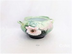 Sopeira  sem tampa em porcelana , pintada a mao decorada com flores. Medida 18 cm de diametro, 14 cm de altura
