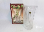 Vaso conico lapidado  em cristal  Royal  RCR Italiano. Medida 24 cm de altura, 13 cm de diametro