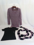 Kit 3 peças de roupas femininas sendo 2 blusas e 1 echarpe. Sendo 1 blusa na cor preta, marca Ellus, tamanho G, 1 echarpe em tricot e 1 blusa em tricot, cor lilás, tamanho L.