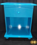 Mesa de cabeceira em madeira laqueado de azul turquesa, com uma gaveta. Medindo 50cm x 40cm x 62cm de altura.