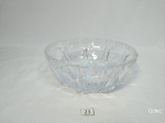 Bowl em vidro trabalhado com bordas recortadas. Medida: 17cm de diametro.